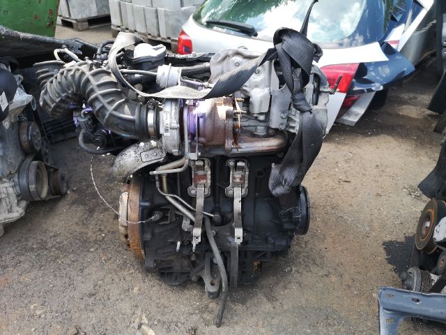 bontott OPEL VIVARO Motor (Fűzött blokk hengerfejjel)