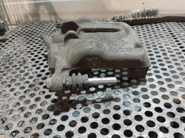 bontott OPEL VIVARO Bal első Féknyereg Munkahengerrel