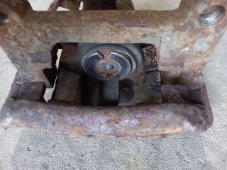 bontott OPEL VIVARO Bal hátsó Féknyereg Munkahengerrel