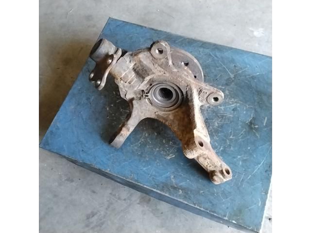 bontott OPEL VIVARO Jobb első Csonkállvány Kerékaggyal