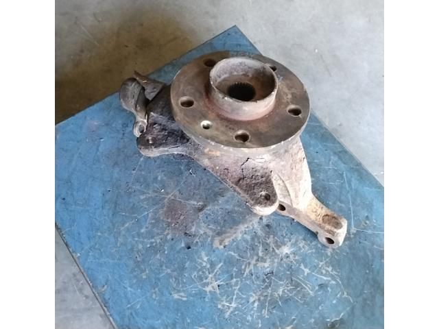 bontott OPEL VIVARO Jobb első Csonkállvány Kerékaggyal