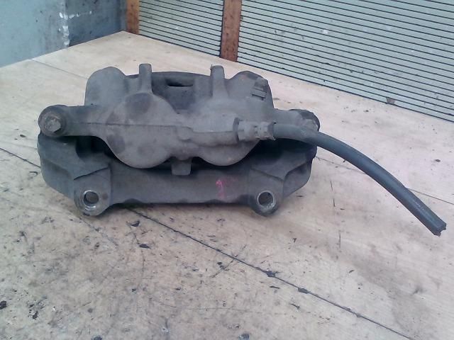 bontott OPEL VIVARO Jobb első Féknyereg Munkahengerrel