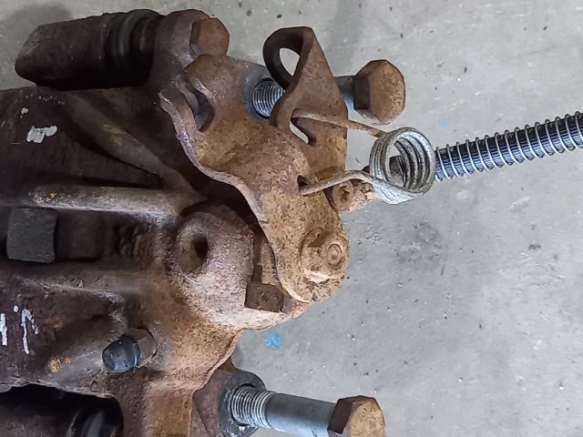 bontott OPEL VIVARO Jobb hátsó Féknyereg Munkahengerrel