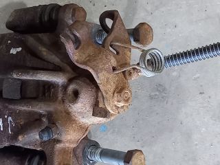 bontott OPEL VIVARO Jobb hátsó Féknyereg Munkahengerrel