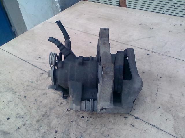 bontott OPEL VIVARO Jobb hátsó Féknyereg Munkahengerrel