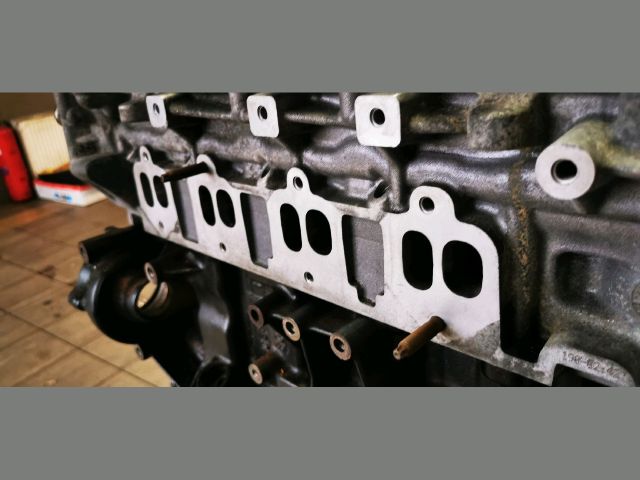 bontott OPEL VIVARO Motor (Fűzött blokk hengerfejjel)