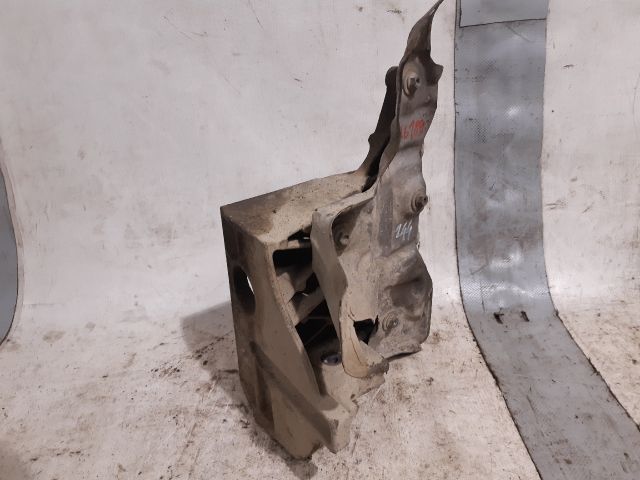 bontott OPEL VIVARO Motor Tartó Bak (Fém)