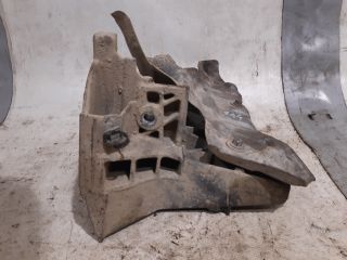 bontott OPEL VIVARO Motor Tartó Bak (Fém)