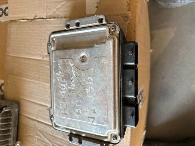 bontott OPEL VIVARO Motorvezérlő