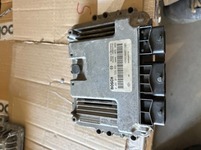 bontott OPEL VIVARO Motorvezérlő