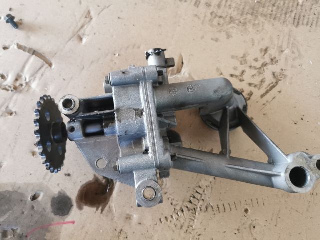 bontott OPEL VIVARO Olajszivattyú