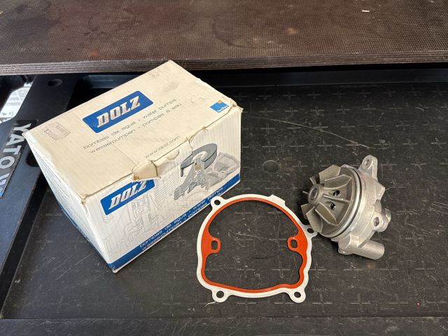 bontott OPEL VIVARO Vízpumpa