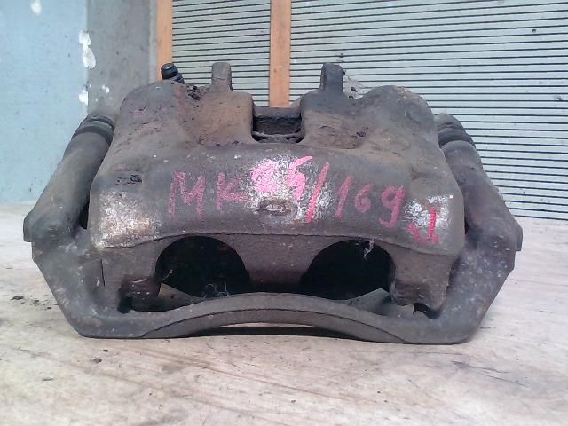 bontott OPEL VIVARO Jobb első Féknyereg Munkahengerrel