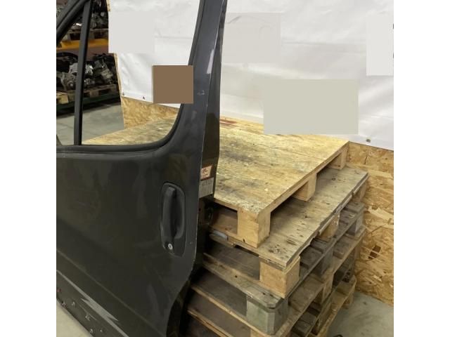 bontott OPEL VIVARO Bal első Ajtó (Üres lemez)