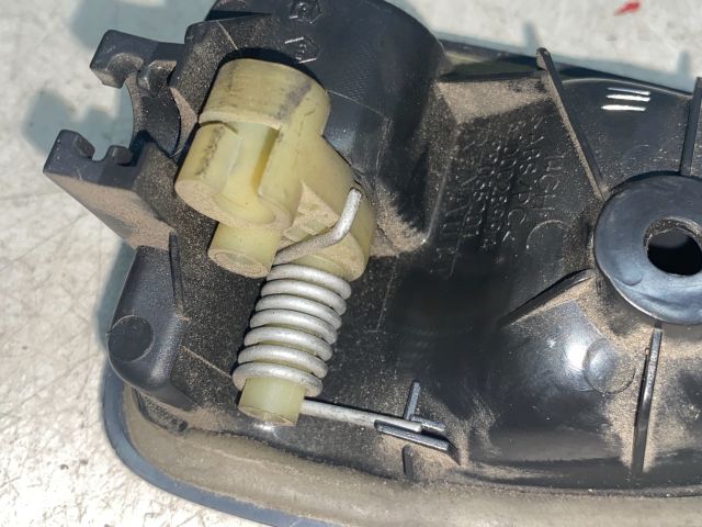 bontott OPEL VIVARO Bal első Belső Kilincs