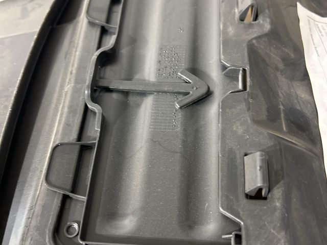 bontott OPEL VIVARO Bal első Első Dobbetét (Kerékjárati, Műanyag)