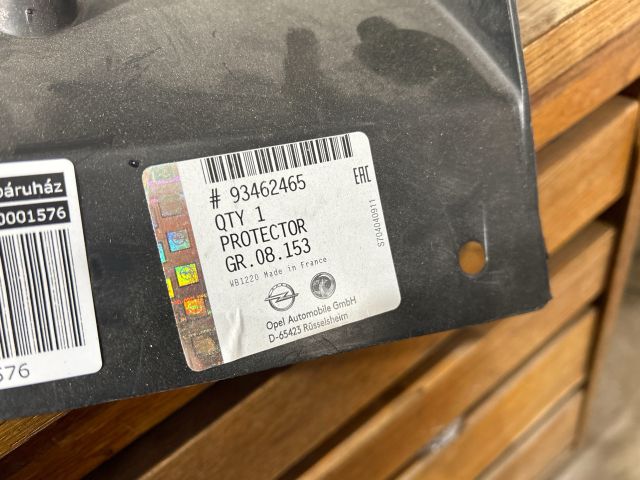 bontott OPEL VIVARO Bal első Első Dobbetét (Kerékjárati, Műanyag)