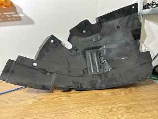 bontott OPEL VIVARO Bal első Első Dobbetét (Kerékjárati, Műanyag)