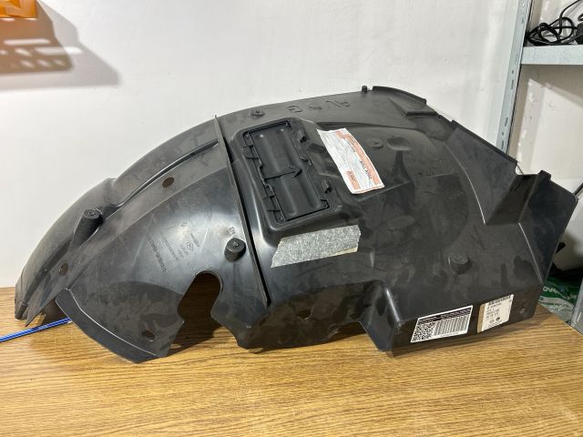 bontott OPEL VIVARO Bal első Első Dobbetét (Kerékjárati, Műanyag)