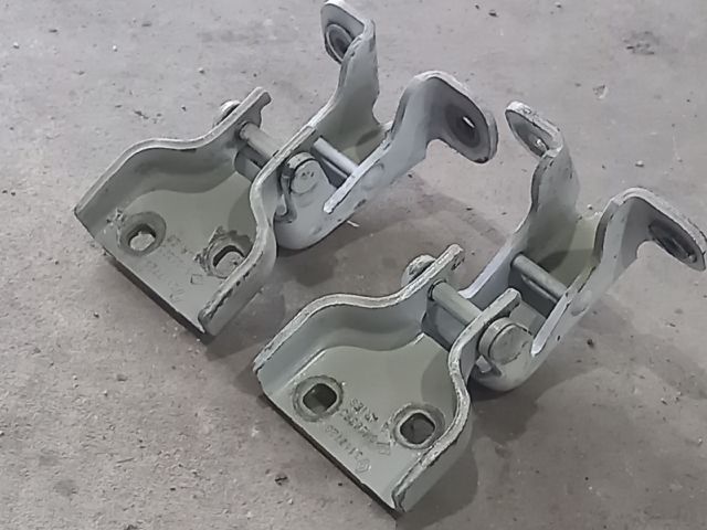 bontott OPEL VIVARO Bal első Zsanér