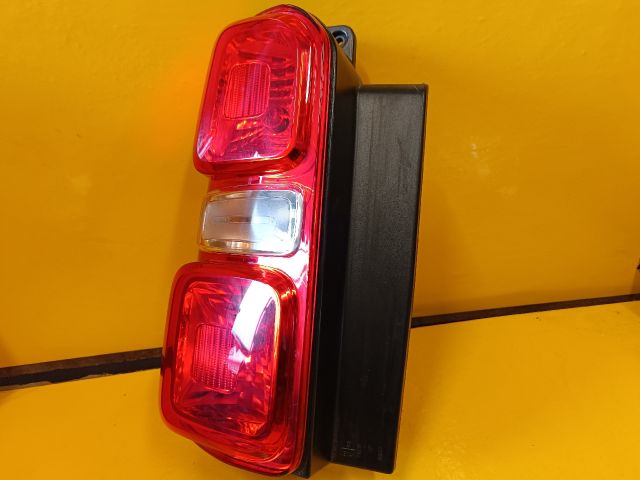 bontott OPEL VIVARO Bal Hátsó Lámpa