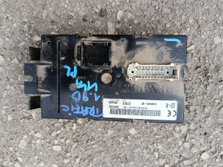 bontott OPEL VIVARO Biztosítéktábla Utastér