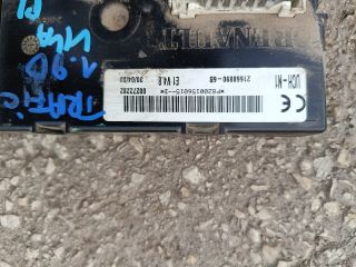 bontott OPEL VIVARO Biztosítéktábla Utastér