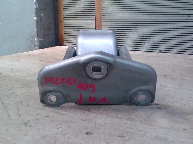 bontott OPEL VIVARO Csomagtérajtó Jobb Zsanér