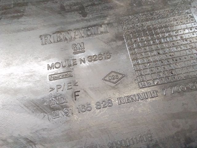 bontott OPEL VIVARO Csomagtérajtó Kárpit