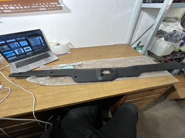 bontott OPEL VIVARO Csomagtérajtó Ütköző