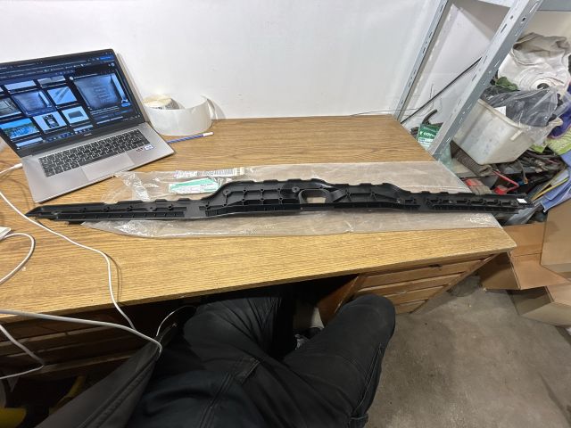 bontott OPEL VIVARO Csomagtérajtó Ütköző