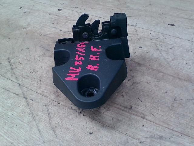 bontott OPEL VIVARO Csomagtérajtó Zárszerkezet