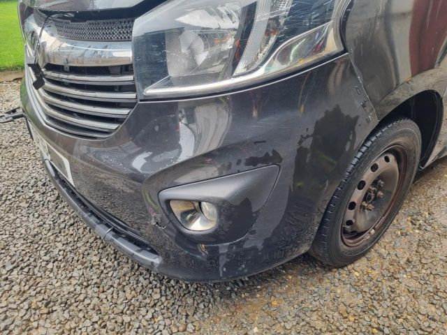 bontott OPEL VIVARO Első Lökhárító (Üresen)