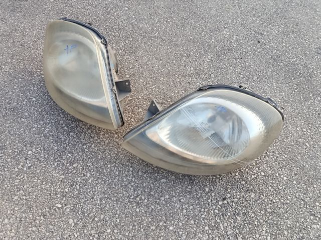 bontott OPEL VIVARO Fényszóró Pár