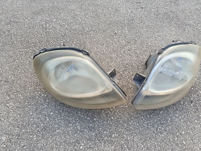 bontott OPEL VIVARO Fényszóró Pár