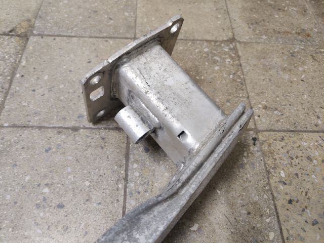 bontott OPEL VIVARO Hátsó Lökhárító Merevítő (Fém)