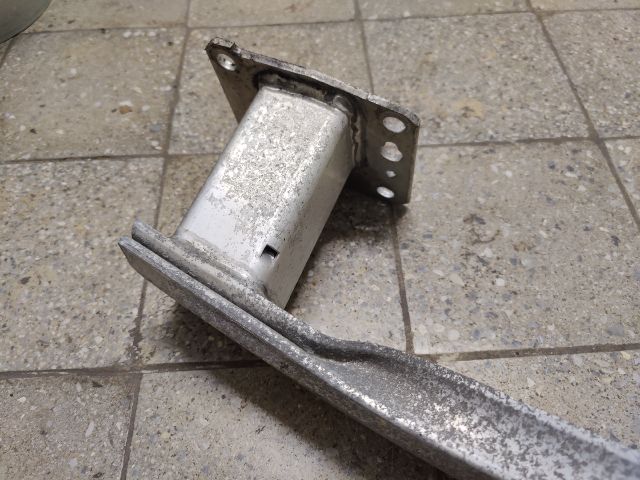 bontott OPEL VIVARO Hátsó Lökhárító Merevítő (Fém)