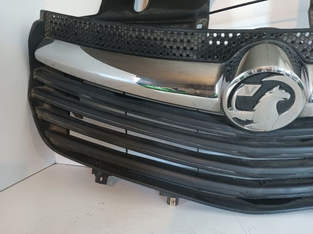 bontott OPEL VIVARO Hűtőrács