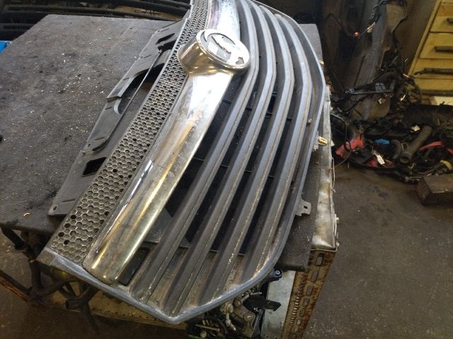 bontott OPEL VIVARO Hűtőrács