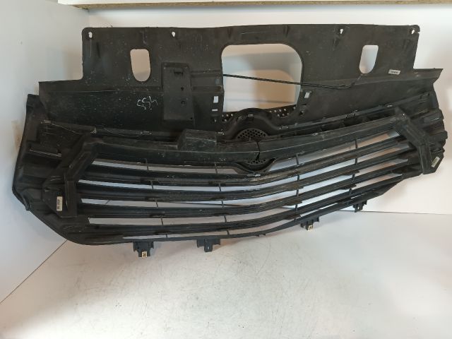 bontott OPEL VIVARO Hűtőrács