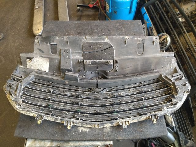 bontott OPEL VIVARO Hűtőrács