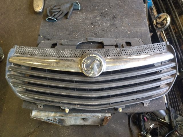 bontott OPEL VIVARO Hűtőrács