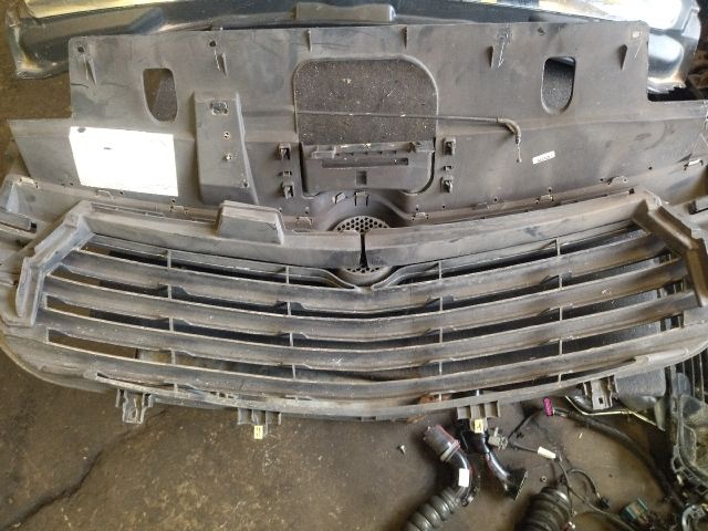 bontott OPEL VIVARO Hűtőrács