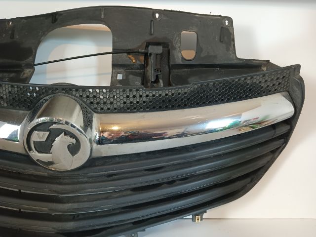 bontott OPEL VIVARO Hűtőrács