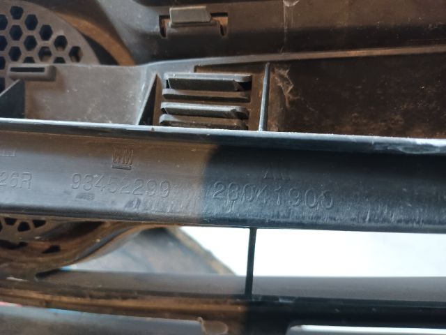 bontott OPEL VIVARO Hűtőrács