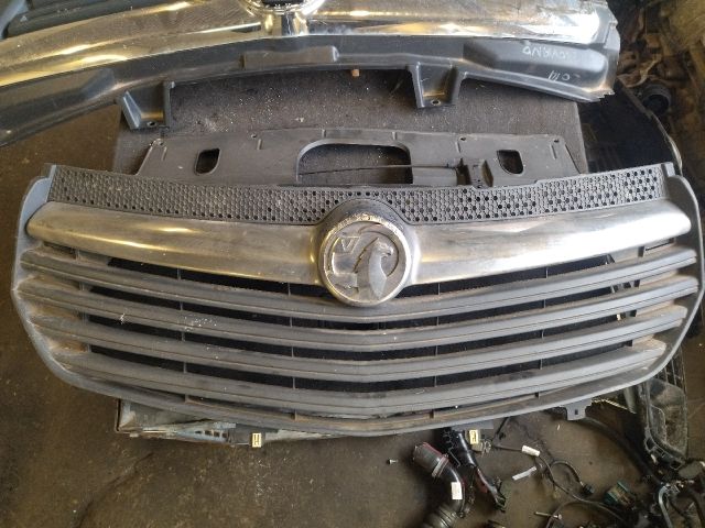 bontott OPEL VIVARO Hűtőrács