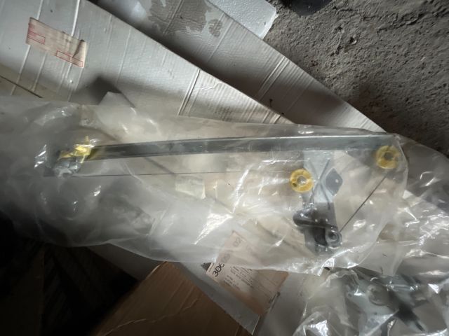 bontott OPEL VIVARO Jobb első Ablakemelő Szerkezet (Mechanikus)