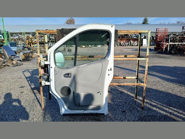 bontott OPEL VIVARO Jobb első Ajtó (Részeivel)