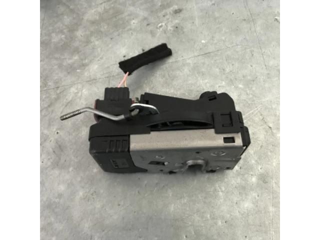 bontott OPEL VIVARO Jobb első Ajtózár