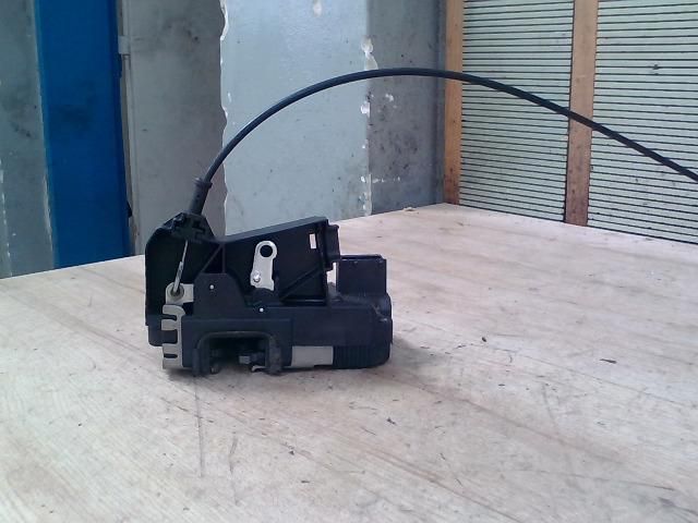 bontott OPEL VIVARO Jobb első Ajtózár